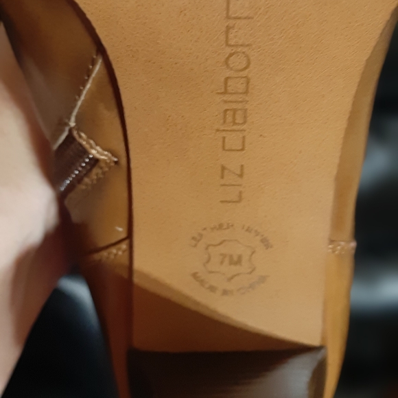 Liz Claiborne size 7 above ankle distressed boot - Picture 4 of 9